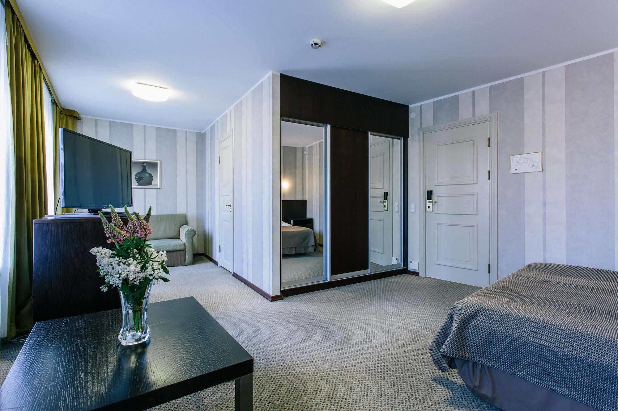 Hestia Hotel Maestro Old Town Талин Екстериор снимка