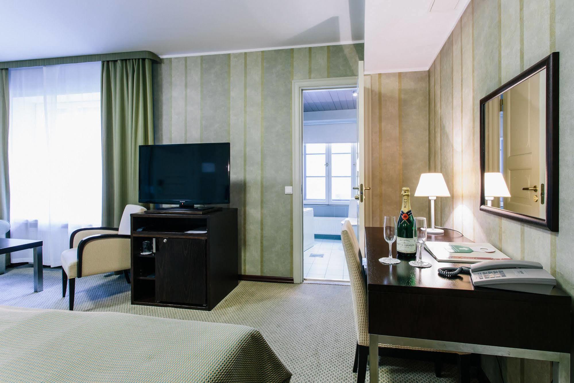 Hestia Hotel Maestro Old Town Талин Екстериор снимка